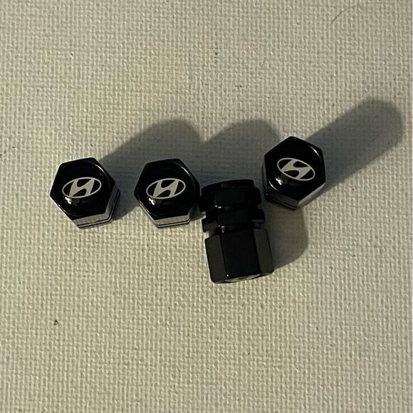 Hyundai valve Stem caps in Black set of 4 NWT - Picture 1 of 4